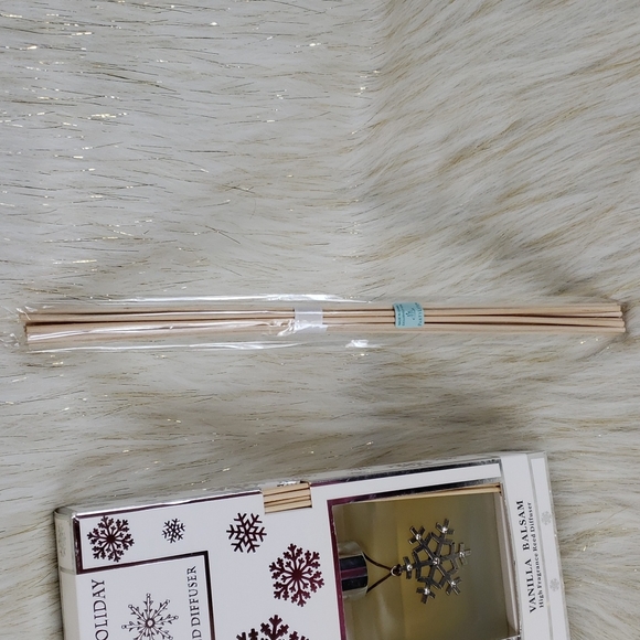 Vanilla Balsam Reed Diffuser - Picture 4 of 5